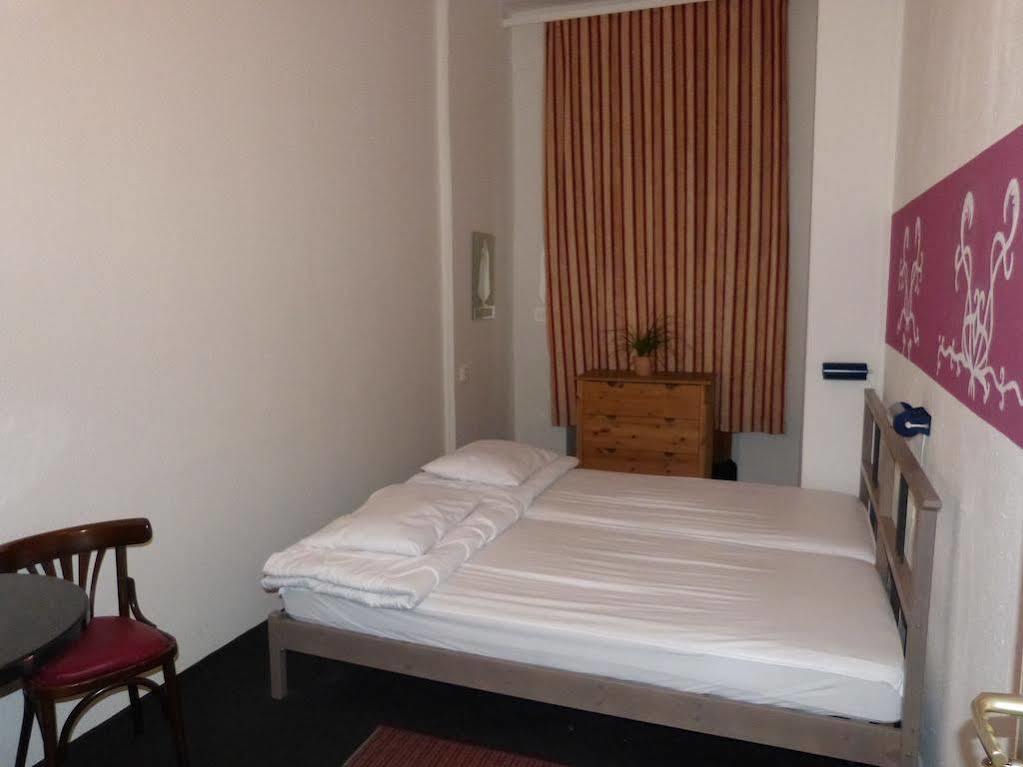 Corner Hostel Berlin Prenzlauer Berg Dış mekan fotoğraf